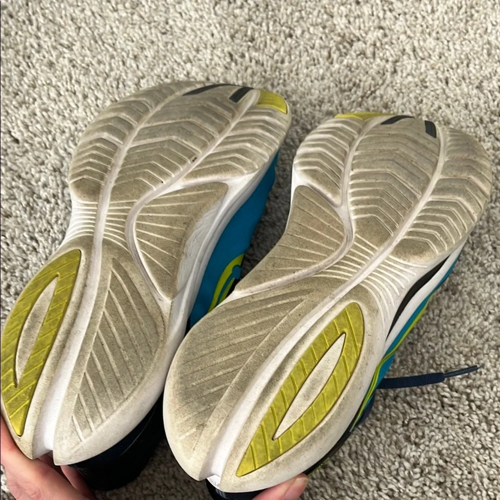 Saucony Blue Athletic Shoes Sleek Design Performance - Picture 3 of 4